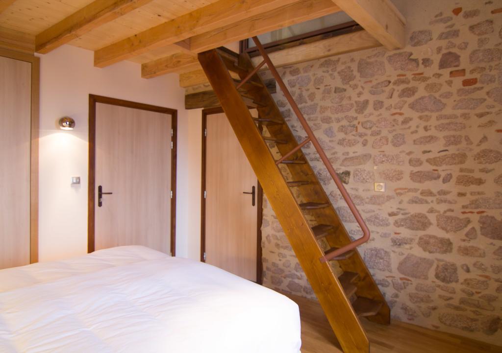 Gites Le Lancelot Ambierle Exterior photo