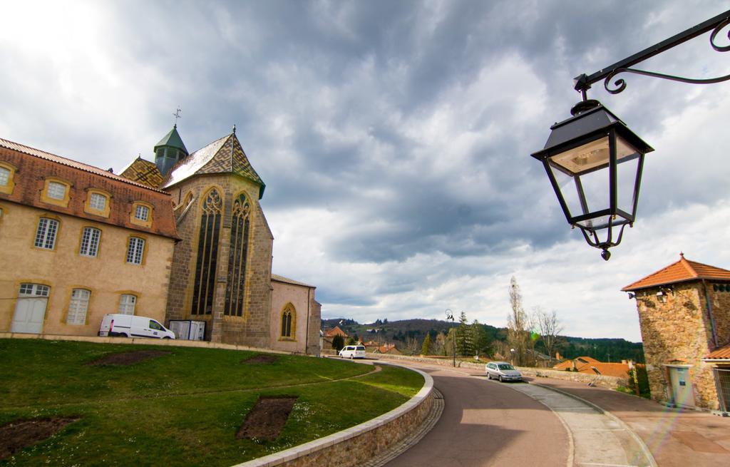 Gites Le Lancelot Ambierle Exterior photo