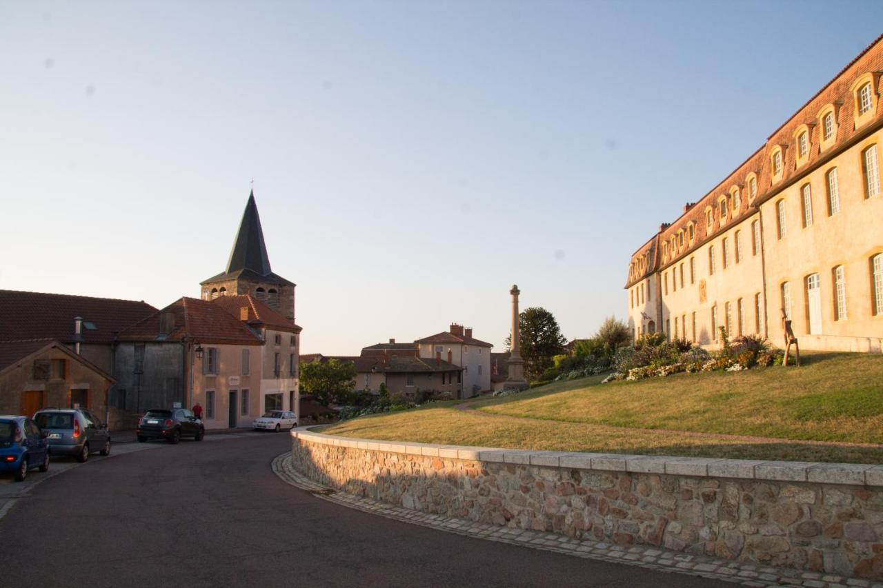 Gites Le Lancelot Ambierle Exterior photo