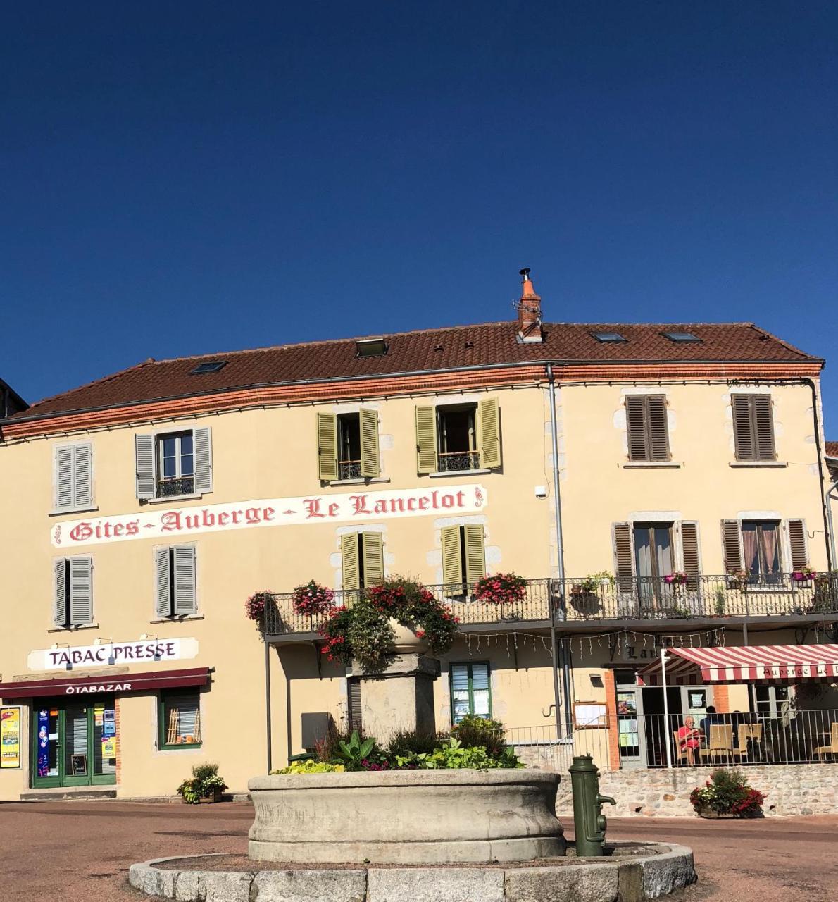 Gites Le Lancelot Ambierle Exterior photo