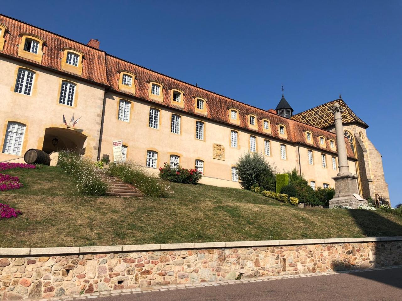 Gites Le Lancelot Ambierle Exterior photo